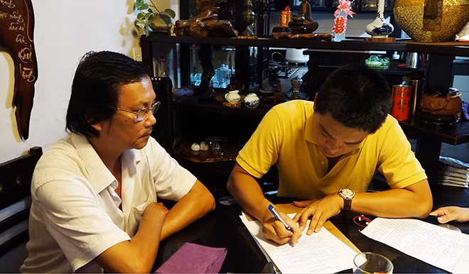  10. Khởi tố 13 bị can cá độ bóng đá qua mạng hơn 1.000 tỷ. Ngày 16/10, Cơ quan CSĐT Công an tỉnh Quảng Bình đã khởi tố vụ án hình sự 3 vụ liên quan đến 13 bị can trong vụ triệt đường dây cá độ bóng đá trên 1.000 tỷ đồng. Trước đó, ngày 21/9/2020, cảnh sát đã triệt phá đường dây trên và xác định có đến 30 đối tượng liên quan khác. Ảnh: CAND