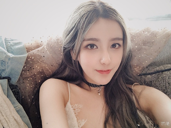 Nu BLV eSports bi no luong, lien tuc nhan binh luan tuc tiu-Hinh-2