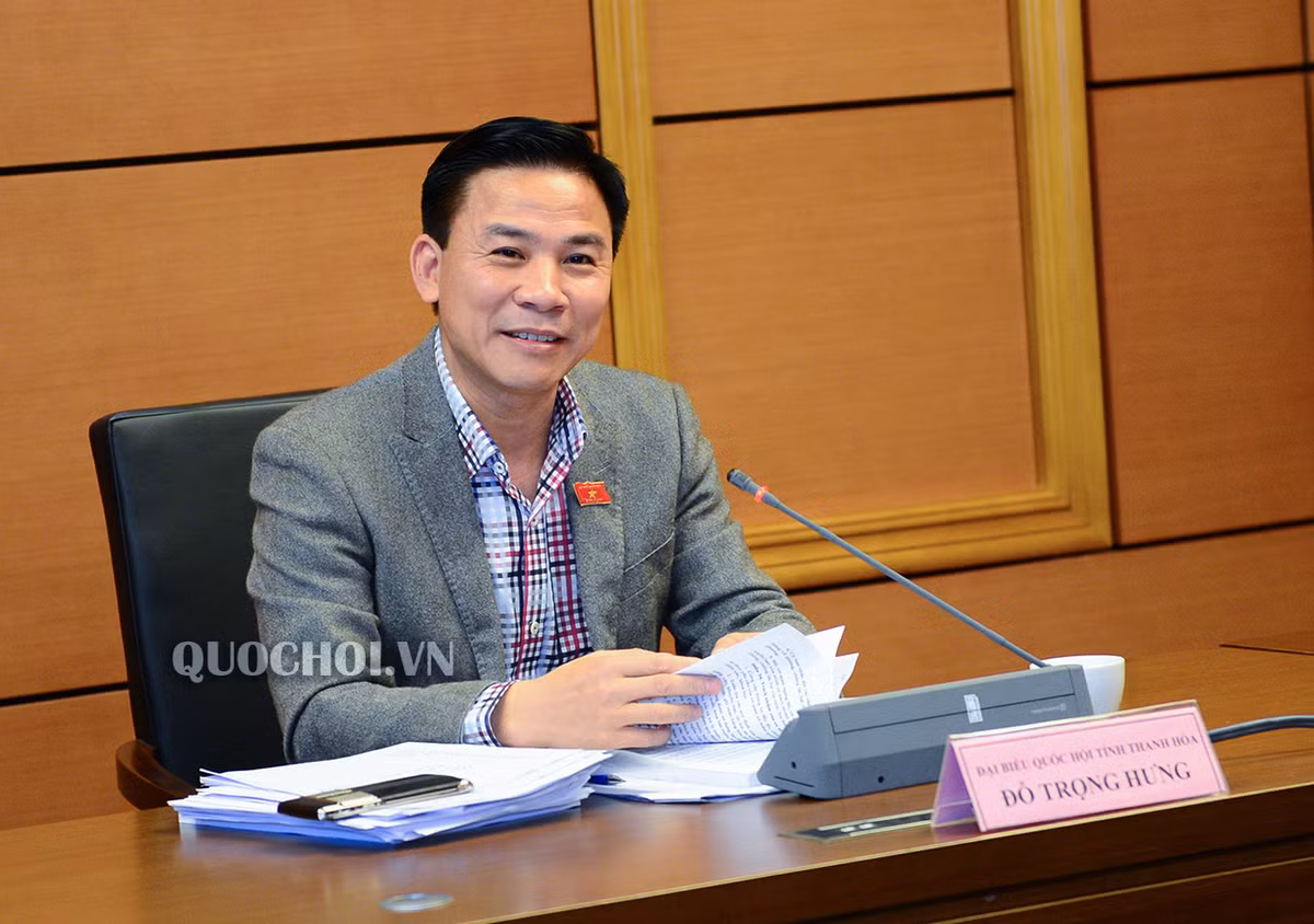 Từ tháng 9/2006 đến tháng 4/2009, ông Hưng là tỉnh ủy viên, Chánh văn phòng Tỉnh ủy, Bí thư Đảng ủy Văn phòng Tỉnh ủy, Ủy viên BCH Đảng ủy khối các cơ quan tỉnh Thanh Hóa.