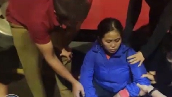 4. Triệt phá đường dây vận chuyển ma túy trên xe khách tuyến Lai Châu - Hà Nội Ngày 17/10, Công an huyện Phúc Thọ, Hà Nội cho biết, vừa triệt phá đường dây buôn bán, vận chuyển ma túy trên xe ô tô khách tuyến Lai Châu - Hà Nội, thu giữ 3 bánh heroin với trọng lượng hơn 1kg. Trước đó, từ tin báo của quần chúng nhân dân, kiểm tra xe khách trên, cảnh sát phát hiện Chèo Sun Mẩy, sinh năm 1977, trú tại tỉnh Lai Châu đang xách 3 bánh heroin, trọng lượng hơn 1kg, để mang đi tiêu thụ.