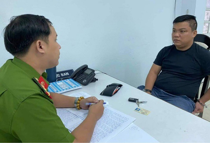 Trước đó, ngày 13/10, Công an TP Đà Nẵng triệt phá thành công đường dây cá độ bóng đá qua mạng quy mô lớn, với tổng số tiền cá cược hơn 10.000 tỷ đồng do Bùi Mạnh Trí (SN 1985, trú phường An Khê, quận Thanh Khê) cầm đầu.