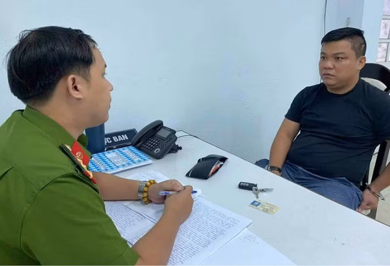 Trước đó, ngày 13/10, Công an TP Đà Nẵng triệt phá thành công đường dây cá độ bóng đá qua mạng quy mô lớn, với tổng số tiền cá cược hơn 10.000 tỷ đồng do Bùi Mạnh Trí (SN 1985, trú phường An Khê, quận Thanh Khê) cầm đầu.