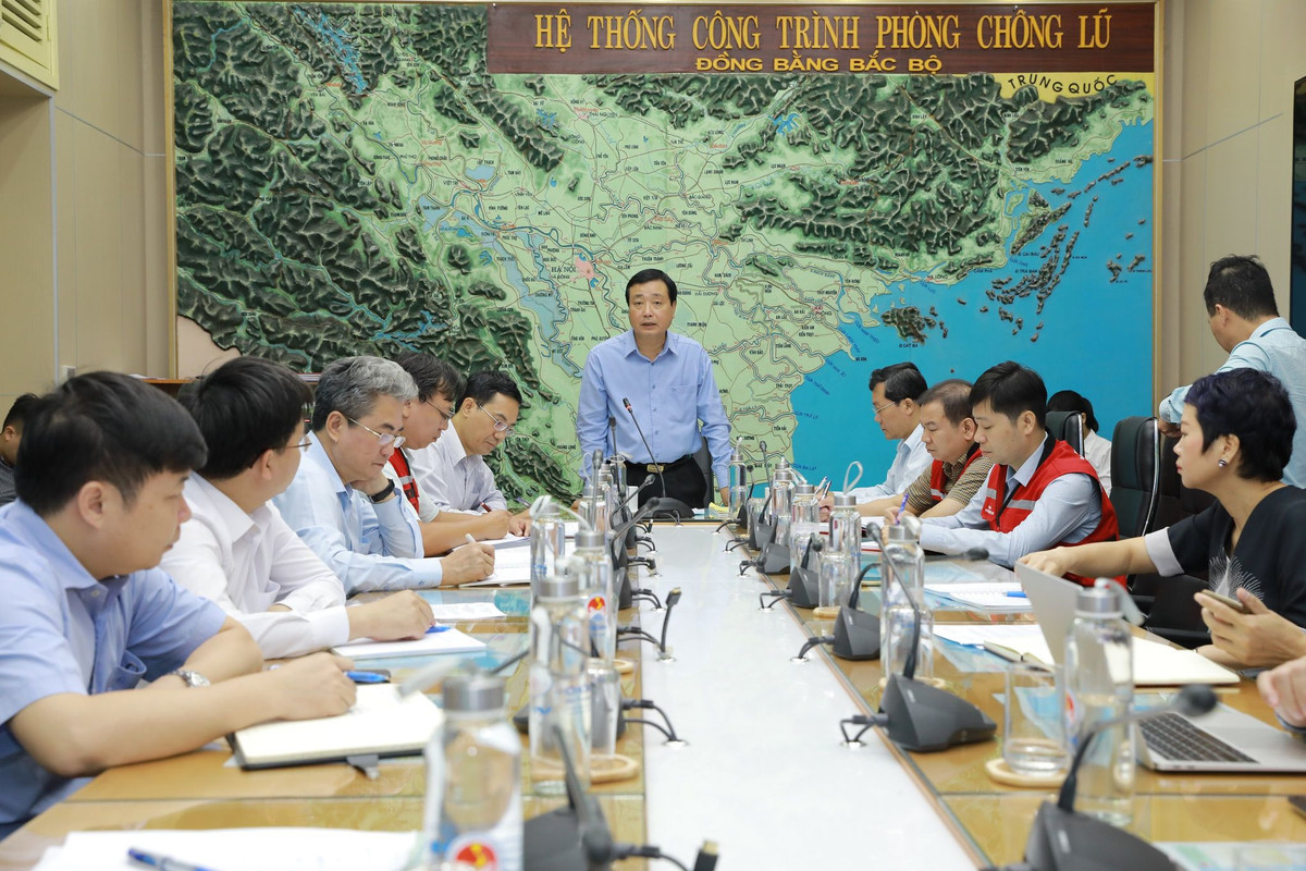 Hai ap thap tac dong lien tiep, mien Trung mua rat lon