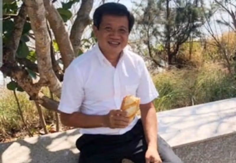 Trước tấm lòng của nữ Việt kiều và thiệt hại nặng nề về người và tài sản do lũ lụt gây ra ở các tỉnh miền Trung, ông quyết định phá lệ một lần. Ông Hải thống nhất với nữ Việt kiều Úc, là sẽ trao cho gia đình 13 cán bộ, sĩ quan quân đội đã hy sinh do sạt lở núi vì mưa lũ trên đường đi cứu hộ công nhân thủy điện Rào Trăng 3 (xã Phong Xuân, huyện Phong Điền, Thừa Thiên - Huế), mỗi gia đình 5 triệu đồng (tổng 65 triệu đồng).