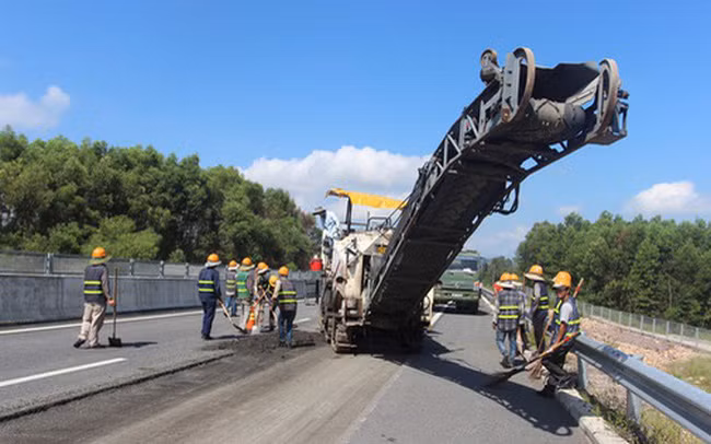 Đến nay, Cơ quan Cảnh sát điều tra Bộ Công an đã khởi tố hơn 20 bị can là lãnh đạo VEC và lãnh đạo các đơn vị nhà thầu, giám sát, thi công của dự án đường cao tốc Đà Nẵng-Quảng Ngãi. Tuy nhiên đến nay, con số này chưa dừng lại khi cơ quan đang tiếp tục điều tra mở rộng vụ án.