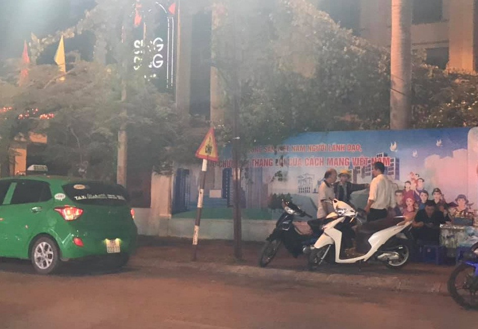 Dù các cơ quan chức năng đã vào cuộc, đưa ra nhiều giải pháp để giúp đỡ Bella có cuộc sống tốt hơn nhưng đến nay, họ dường như bất lực với người phụ nữ này.