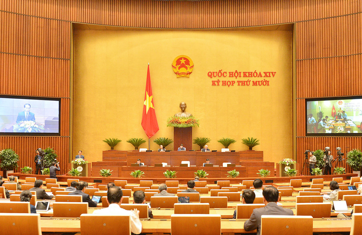 Nong tranh luan “cuong che cat dien, nuoc” trong xu ly vi pham hanh chinh