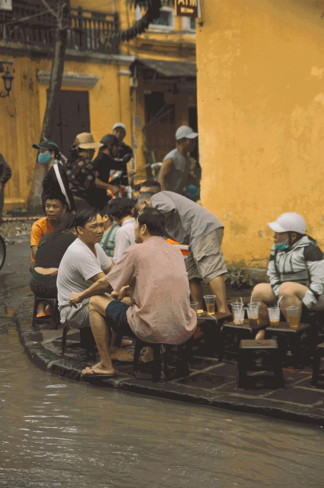 Nhung cau chuyen dang yeu dang sau bo anh “Venice Hoi An” thap sang nhung ngay mua lu-Hinh-8