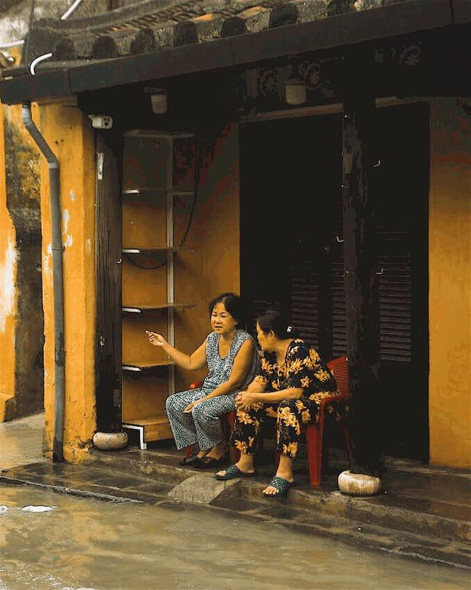 Nhung cau chuyen dang yeu dang sau bo anh “Venice Hoi An” thap sang nhung ngay mua lu-Hinh-9
