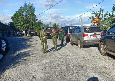 Trực tiếp chỉ huy công tác cứu hộ, cứu nạn tại hiện trường, Trung tướng Nguyễn Long Cáng, Tư lệnh Quân khu 5 cho biết: Cán bộ, chiến sĩ lực lượng vũ trang Quân khu 5 quyết tâm khắc phục mọi khó khăn, trở ngại để tiếp cận hiện trường trong thời gian sớm nhất. Hiện nay, lực lượng cứu hộ còn cách vị trí sạt lở tại Trà Leng khoảng 30km. Trong khi chờ lực lượng công binh khắc phục sạt lở, mở đường, bộ phận hậu cần, y tế tạm thời rút về Ban Chỉ huy quân sự huyện Bắc Trà My triển khai công tác bảo đảm cho lực lượng cứu hộ. 