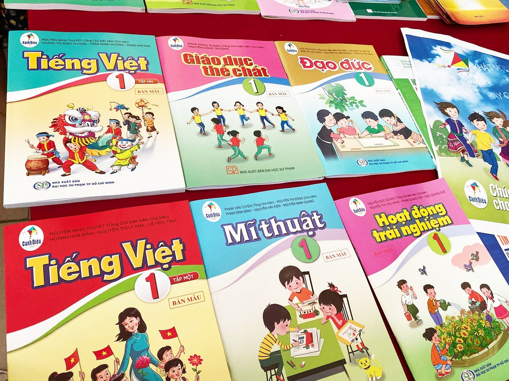 Tong chu bien noi ve tranh cai quanh sach Tieng Viet 1-Hinh-3