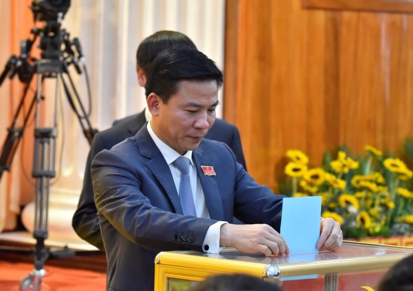 Trước khi được bầu giữ chức Bí thư Tỉnh ủy Thanh Hóa, ông Đỗ Trọng Hưng từng trải qua nhiều chức vụ như chuyên viên Ban Tuyên giáo, Thư ký Tổng hợp văn phòng huyện ủy Quảng Xương (1992 -1994); Phó Chánh văn phòng Huyện ủy Quảng Xương (1994-1999); chuyên viên phòng Tổng hợp, Văn phòng Tỉnh ủy, thư ký Bí thư Tỉnh ủy Thanh Hóa, Phó Chánh Văn phòng Tỉnh ủy, Bí thư Đảng ủy Văn phòng Tỉnh ủy (1999 -2006).