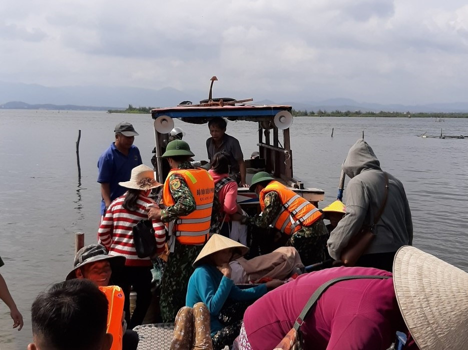 Dak Mi 4 xa lu: Da Nang - Quang Nam doi mat nguy co ngap sau
