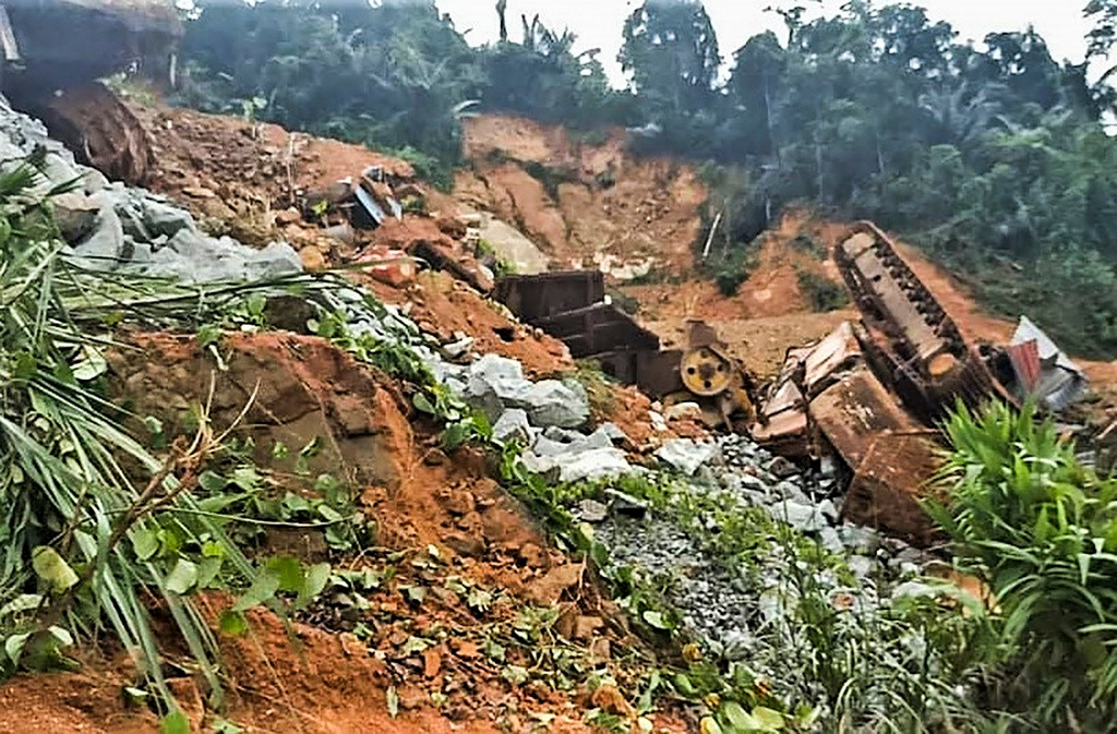 Ngày 15/10, lực lượng tham gia công tác tìm kiếm cứu nạn tại khu vực thủy điện Rào Trăng 3, tỉnh Thừa Thiên Huế sẽ phải hoàn thành mở đường tiếp cận khu vực thủy điện Rào Trăng 3 để đưa phương tiện máy móc tham gia tìm kiếm cứu hộ các nạn nhân bị vùi lấp.