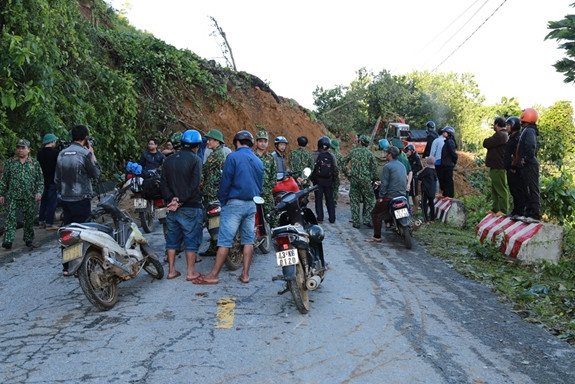 Sat lo vui lap 53 nguoi o Quang Nam: Tim thay 16 thi the, se dua truc thang tim-Hinh-3