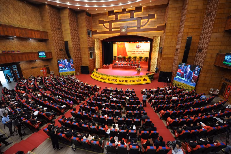 Chan dung tan Bi thu Tinh uy Hai Duong Pham Xuan Thang