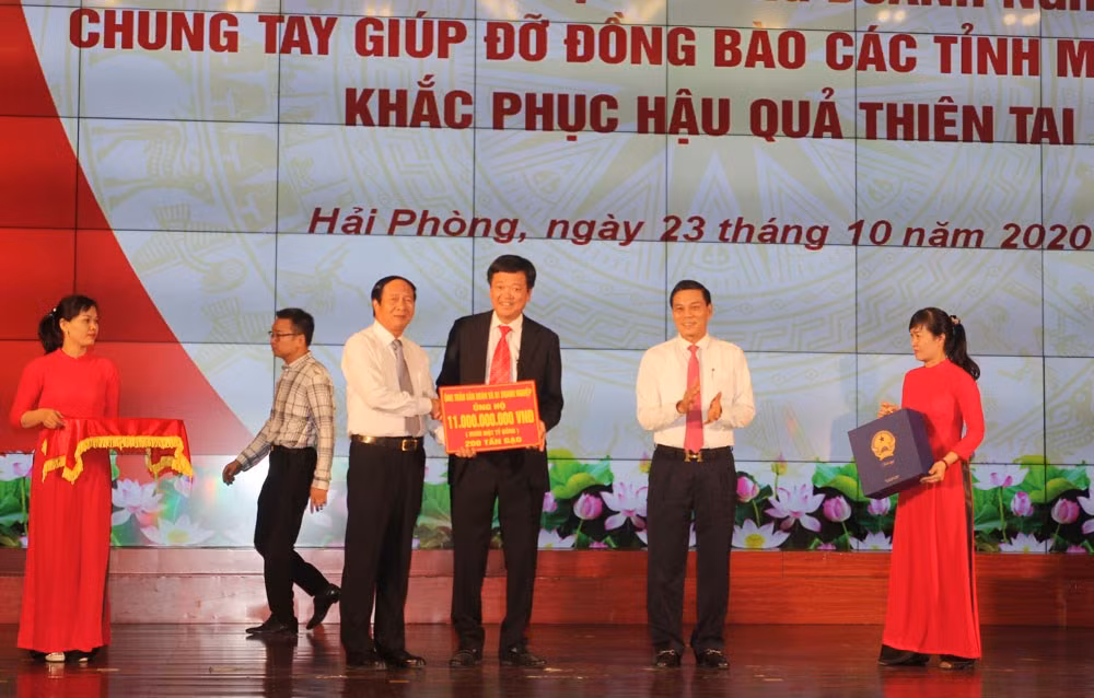Ngap lut mien Trung: Hai Phong ung ho 120 ty dong-Hinh-2