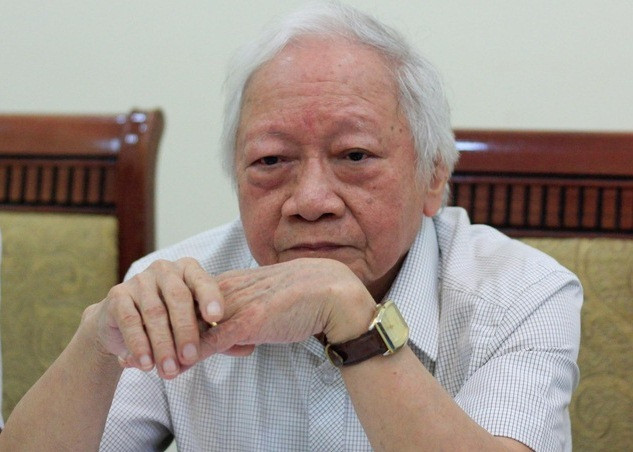 GS Trần Đình Sử, Chủ tịch Hội đồng thẩm định sách giáo khoa (SGK) Tiếng Việt lớp 1, cho biết ông đã nhận được công văn của Bộ Giáo dục và Đào tạo (GD-ĐT) về đề nghị rà soát lại SGK Tiếng Việt lớp 1. Ông cho rằng yêu cầu rà soát SGK tiếng Việt cần thiết để đưa ra những thông tin khách quan. Việc Bộ GD&amp;ĐT yêu cầu rà soát SGK tiếng Việt là cần thiết để đưa ra những thông tin khách quan tới xã hội. Từ hôm nay 12/10, Hội đồng thẩm định sẽ làm việc và sau khi có kết quả, sẽ thông tin chính thức.