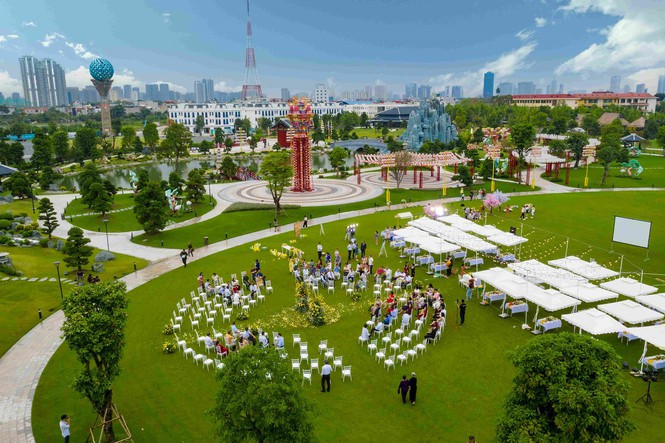 Ngat ngay dam cuoi lang man tai vuon Nhat giua troi thu Ha Noi-Hinh-4