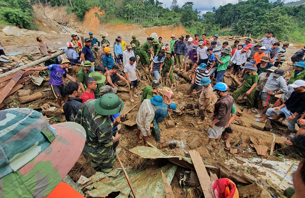 Mua lu, sat lo dat mien Trung: Con nguoi co tac dong vao thien tai?-Hinh-2