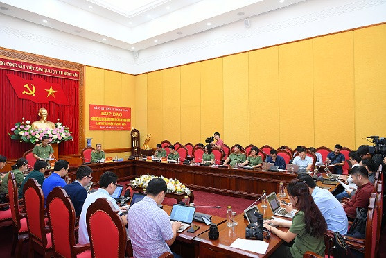 Vuot 3 Thu truong theo quy dinh, Bo Cong an ly giai the nao?-Hinh-2