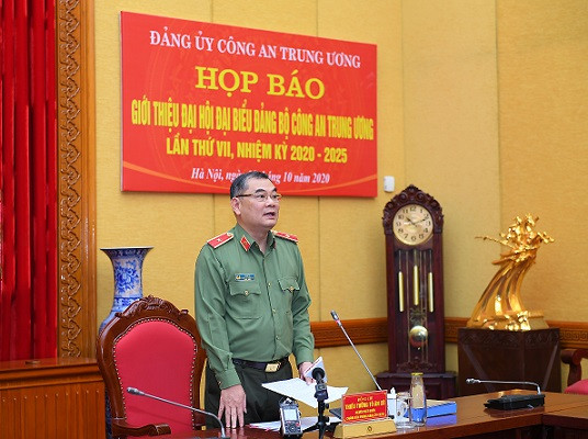 Vuot 3 Thu truong theo quy dinh, Bo Cong an ly giai the nao?