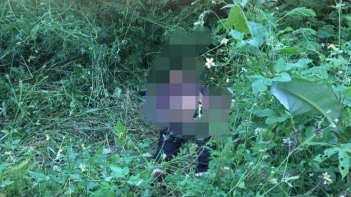 8. Thi thể nam thanh niên ven QL32 với nhiều vết đâm trên người. Ngày 10/10, Chủ tịch xã Sơn Lương (huyện Văn Chấn, tỉnh Yên Bái) cho biết, khoảng hơn 17h15 ngày 9/10, chính quyền địa phương nhận được tin báo của người dân, phát hiện thi thể một thanh niên nằm ở ven Quốc lộ 32, đoạn qua địa bàn thôn Dõng. Thi thể trong tư thế nằm ngửa, vẫn mặc quần áo, đầu đội mũ bảo hiểm, vùng bụng có nhiều vết đâm và cổ có vết cắt. Danh tính nạn nhân được xác định là Giàng A L. (SN 1999, trú tại xã Nậm Khắt, huyện Mù Cang Chải, tỉnh Yên Bái). 