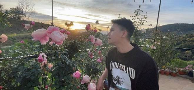 Chàng trai bỏ TP.HCM lên Đà Lạt trồng vườn hoa hồng 2.000m2 Chang trai bo TP.HCM len Da Lat trong vuon hoa hong 2.000m2
