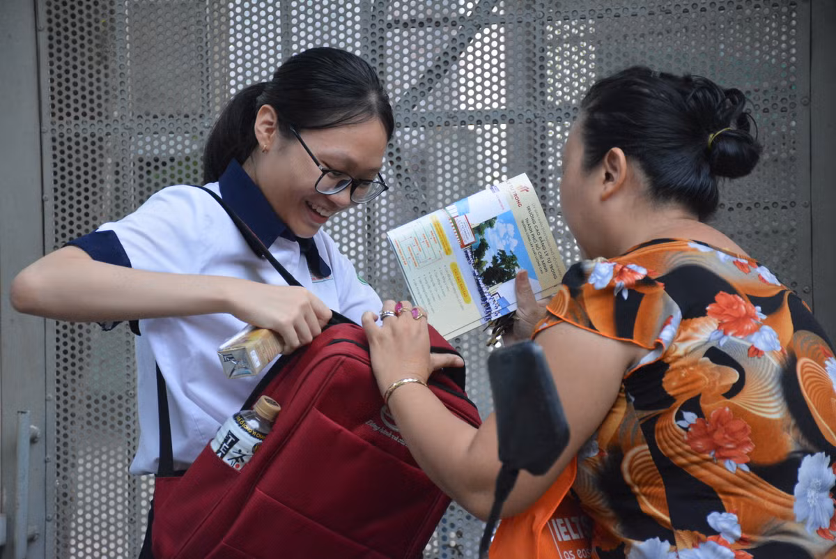 Ky thi THPT 2019: Xuc dong hinh anh 