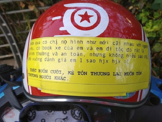 Nữ khách hàng cãi nhau với người yêu làm "tổn thương" tài xế xe công nghệ vì bị đánh giá 1 sao dù đã chạy an toàn.