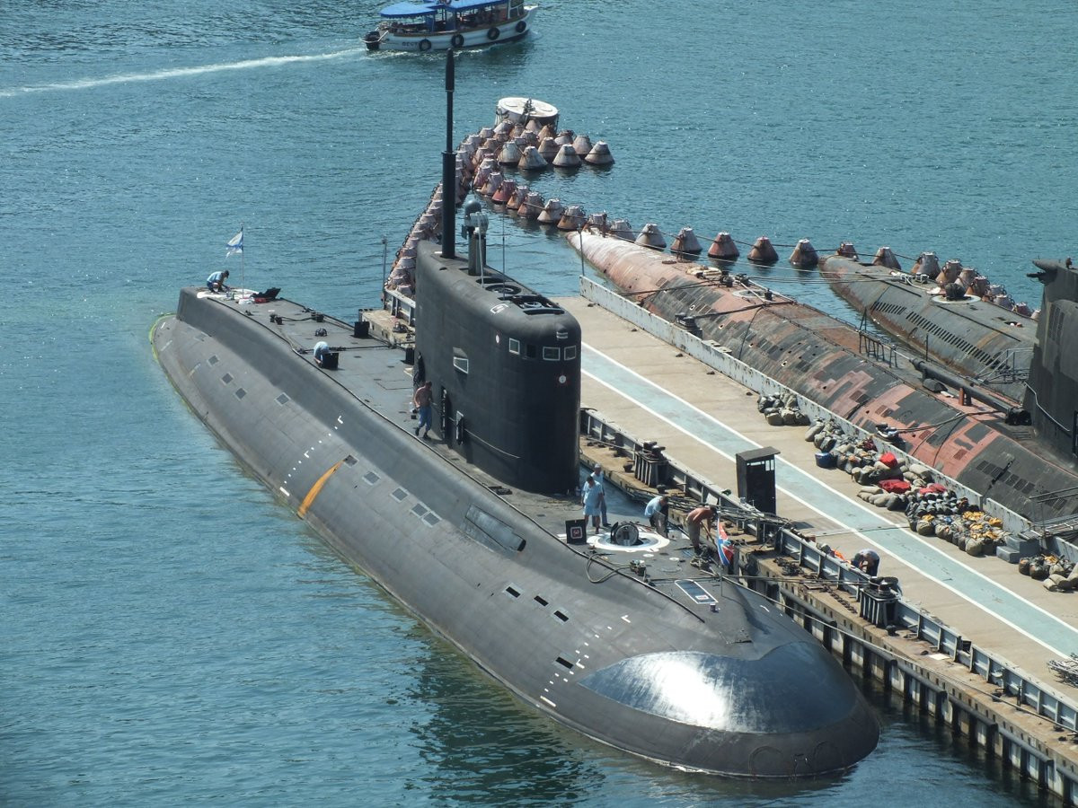 Project 636.3 dài 74 m, có trọng lượng hơn 3.900 tấn, hoạt động ở độ sâu 240m và có thể tiếp cận độ sâu tối đa 300m, phạm vi hoạt động lên đến 12 km.