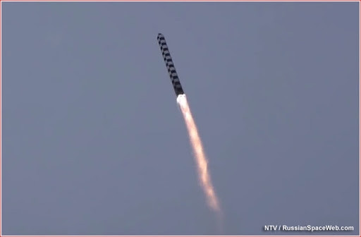 "Với tốc độ siêu thanh cùng quỹ đạo không thể tính toán, những hệ thống vũ khí siêu thanh của Nga có thể xuyên thủng mọi hệ thống phòng thủ tên lửa của Mỹ hiện nay, vì vậy nó bảo đảm cân bằng chiến lược quân sự toàn cầu trong 30-40 năm tới", ông Boris Satovsky tuyên bố.