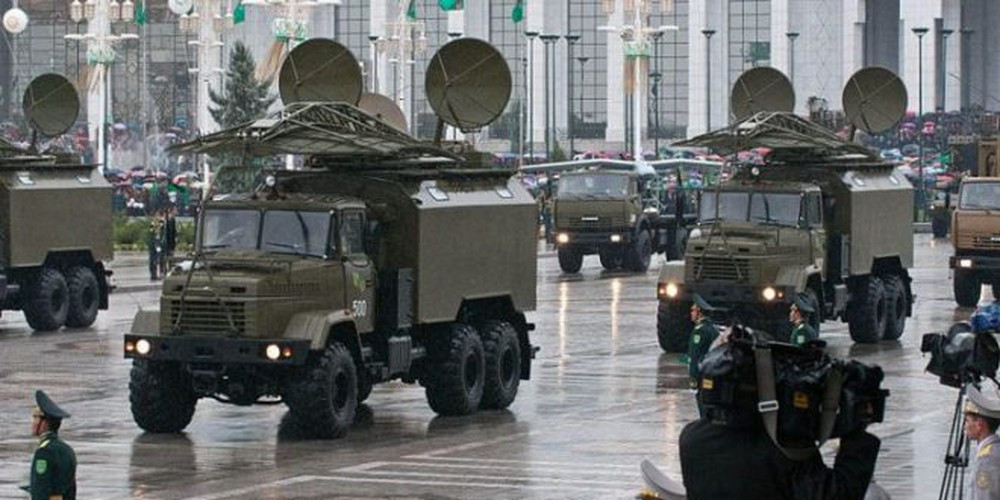 Hiện tại chưa rõ tầm xác định mục tiêu đối với phương tiện phát sóng điện từ triển khai trên mặt đất của Kolchuga-M là bao nhiêu, nhưng con số này được dự báo cũng không hề nhỏ và đủ để giúp máy bay không người lái tìm tới chính xác vị trí Pantsir-S1 hoạt động.