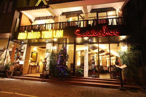 Sawasdee, Lý Thường Kiệt. Quán có phong cách bình dị ấm cúng nhưng vẫn sang trọng. Không chỉ phục vụ món ăn, Sawasdee còn là nơi để mọi người trải nghiệm không gian văn hóa chứa đựng những giá trị cao đẹp của đất nước chùa vàng xinh đẹp.