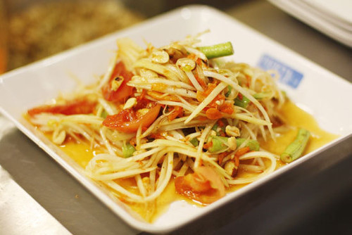 Theo nhận định của nhiều khách hàng thì suất ăn ở đây khá nhiều. Các món ăn được yêu thích tại đây là gỏi tôm, nộm cá trê, cơm rang tôm dứa, chả tôm...