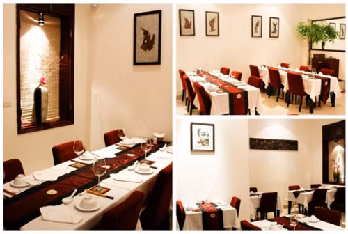 Thực đơn của nhà hàng cũng được phân định rõ từng loại món với những vị cay, ngọt khác nhau, bảo đảm sự vừa miệng với mỗi thực khách. Giá cả tại quán dao động 100.000-300.000 đồng mỗi món.