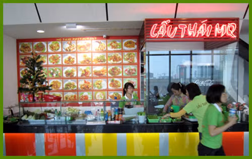Lẩu thái MQ. Nhà hàng này phục vụ món chính là lẩu, mức giá tương đối bình dân khoảng 250.000 đồng/lẩu, suất 2 - 3 người với đủ loại nguyên liệu thịt bò, gà, tôm, cá, mực, ngao…