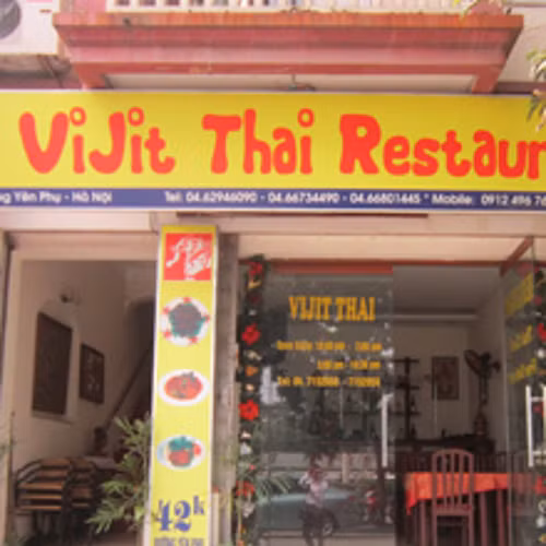Nhà hàng Vijit Thái, Thi Sách. Nhà hàng Vijit Thai thu hút được thực khách không chỉ bởi các món ăn ngon mà còn bởi không gian hết sức đẹp, mang đậm phong cách Thái.