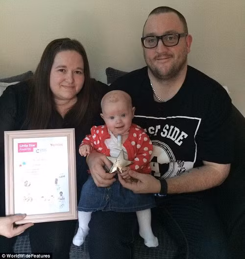 Mẹ em cho biết: “Chúng tôi cảm thấy thực sự nhẹ nhõm khi các bác sĩ kết luận, đó không phải là ung thư.”