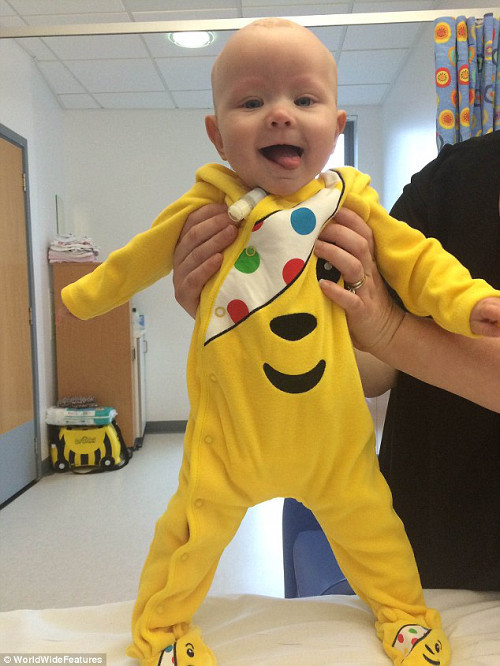 Hiện tại, Jenna Smith đã 9 tháng tuổi, em được đưa trở lại bệnh viện để bắt đầu điều trị hóa trị nhằm ngăn ngừa ung thư lây lan. Dù phải điề trị hóa trị nhưng em vẫn rất hạnh phúc và luôn mỉm cười