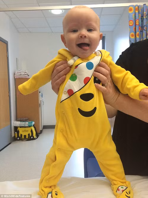 Hiện tại, Jenna Smith đã 9 tháng tuổi, em được đưa trở lại bệnh viện để bắt đầu điều trị hóa trị nhằm ngăn ngừa ung thư lây lan. Dù phải điề trị hóa trị nhưng em vẫn rất hạnh phúc và luôn mỉm cười