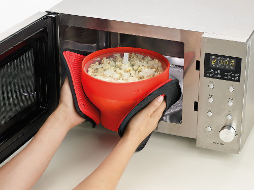 Lò vi sóng popcorn. Sản phẩm này rất phù hợp với các bạn trẻ ưa thích bỏng ngô. Chỉ cần cho Popcorn vào chiếc lò vi sóng này là có ngay một món ăn vặt ngon mà không hề tốn thời gian.