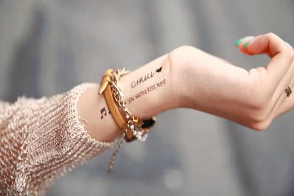 Người cởi mở dường như ít buồn bã hơn, người thật thà lương thiện có thể rất được mọi người quý mến nhưng lại nhận được nỗi đau trong cuộc sống nhiều hơn. Người hướng ngoại thì nhiều niềm vui nhưng lại có xu hướng thiếu tỉnh táo. Người dễ tính thì ấm ấp song lại quá tin người và khả năng phán xét vấn đề cũng kém.