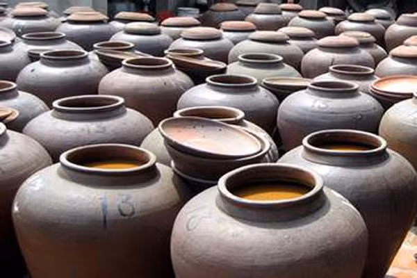  Tương bần. Ai đã từng một lần được nêm tương bần của Hưng Yên hay Nam Đàn (Nghệ An) đều không thể quên được. Tuy mỗi vùng sản xuất tương họ có những bí quyết riêng để làm ra hương vị đặc trưng của tương vùng đó, nhưng qui trình cơ bản thì vẫn theo một qui trình rất chặt chẽ. 