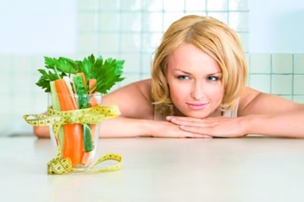 Phương pháp giảm cân Dukan. Protein nạc, lúa mạch, nước, và 20 phút đi bộ hàng ngày là tâm điểm của chương trình giảm cân này. Về cơ bản, bạn có thể ăn thoải mái, chỉ cần chúng ở trong danh sách các thức ăn cho phép, và ít carb. Những người đẹp thành công trong phương pháp giảm cân này là Công nương Kate Middleton, siêu mẫu Gisele Bundchen và nữ ca sĩ Jennifer Lopez.