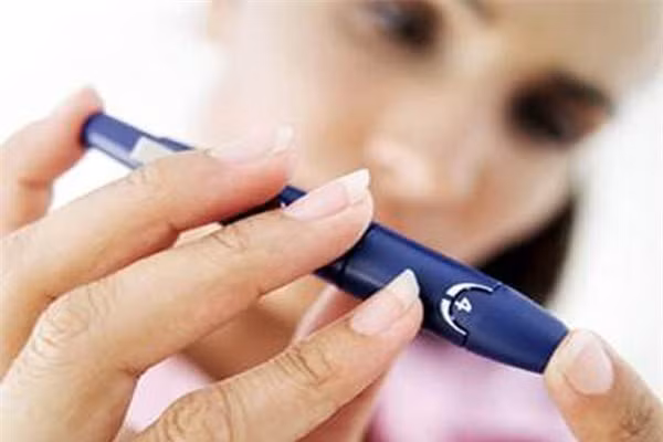 Chú ý nếu đang dùng Glucagon. Một trong những phương pháp điều trị tiêu chuẩn cho đường huyết rất thấp tiêm glucagon. Tuy nhiên, nó sẽ không hoạt động nếu rượu tung hoành trong cơ thể.