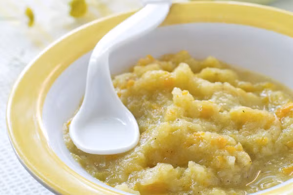 4. Chế độ ăn theo trẻ em. Phố biến nhất là nữ diễn viên Hollywood Jennifer Aniston. Tuy vậy, theo các chuyên gia dinh dưỡng nó vẫn có hàng tá nhược điểm. Điều tốt nhất của nó là không chứa bất kỳ chất phụ gia nào, song cơ thể trẻ em và người lớn hoàn toàn khác nhau. Do đó, hiện tượng thiếu hụt vitamin là hiện tượng phổ biến nhất của những người theo chế độ ăn kiêng này.