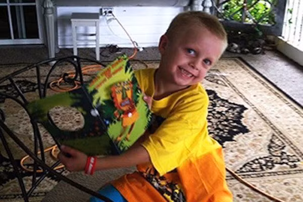 Lúc đầu, gia đình nhận được khoảng 40 lá thư, Danny rút chúng ra khỏi hòm thư một cách đầy thích thú. Nhưng sau đó, tờ rơi của Carley xuất hiện trên Reddit và hàng trăm người bắt đầu gửi thư và vô số những món quà cho cậu bé. Danny đã rất vui mừng vì điều này.