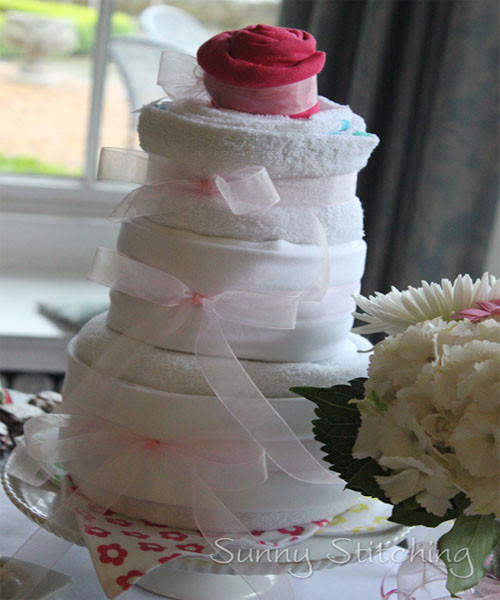 Bắt mắt với tạo hình bánh kem từ tã trẻ sơ sinh hình ảnh 1 Bat mat voi tao hinh banh kem tu ta tre so sinh hinh anh 1