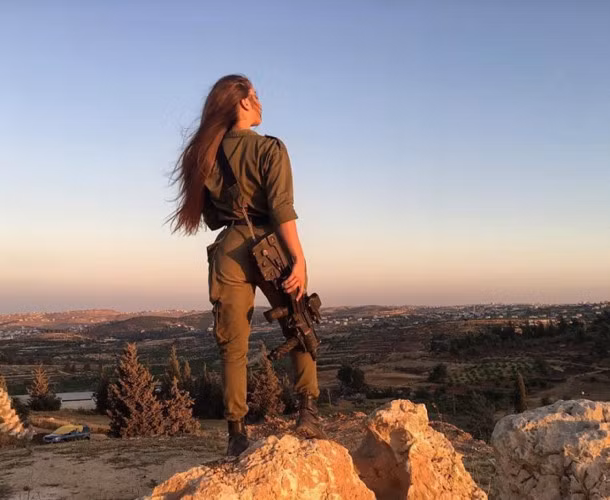 Tuy nhiên, sau khi Lực lượng phòng vệ Israel được thành lập, các nữ quân nhân bắt đầu giảm bớt sự hiện diện trực tiếp tại chiến trường. (Ảnh: Girls Defense)